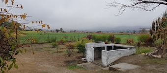 Kallar kahar Country Club Farm house. Lake view from comfort of your house. 3km.