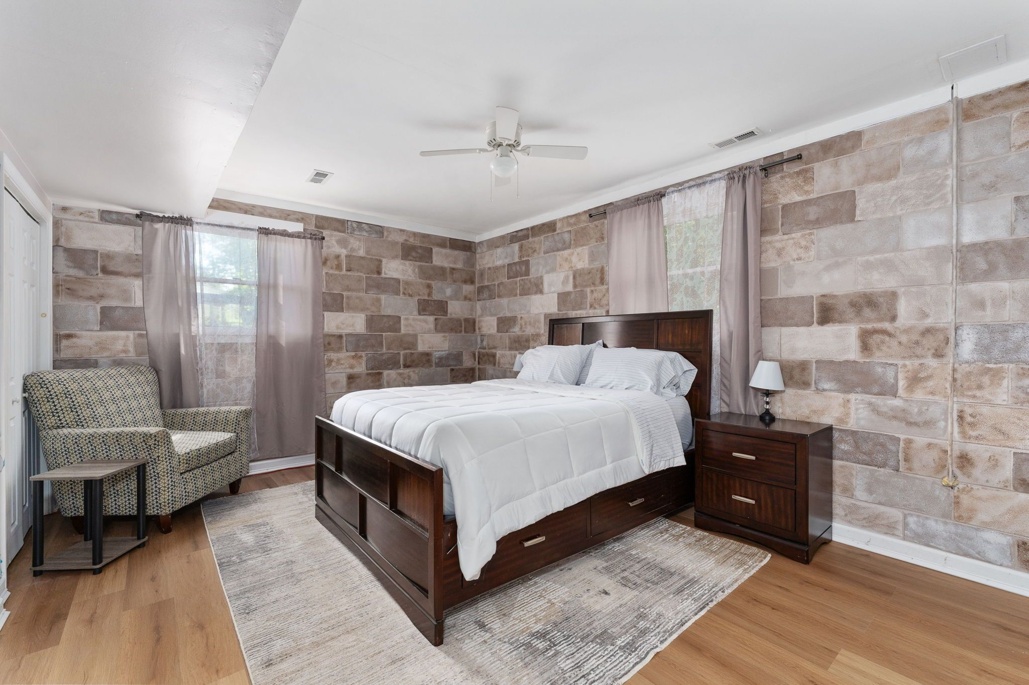 5 chambres, fer et planche à repasser, Wi-Fi gratuit, draps fournis