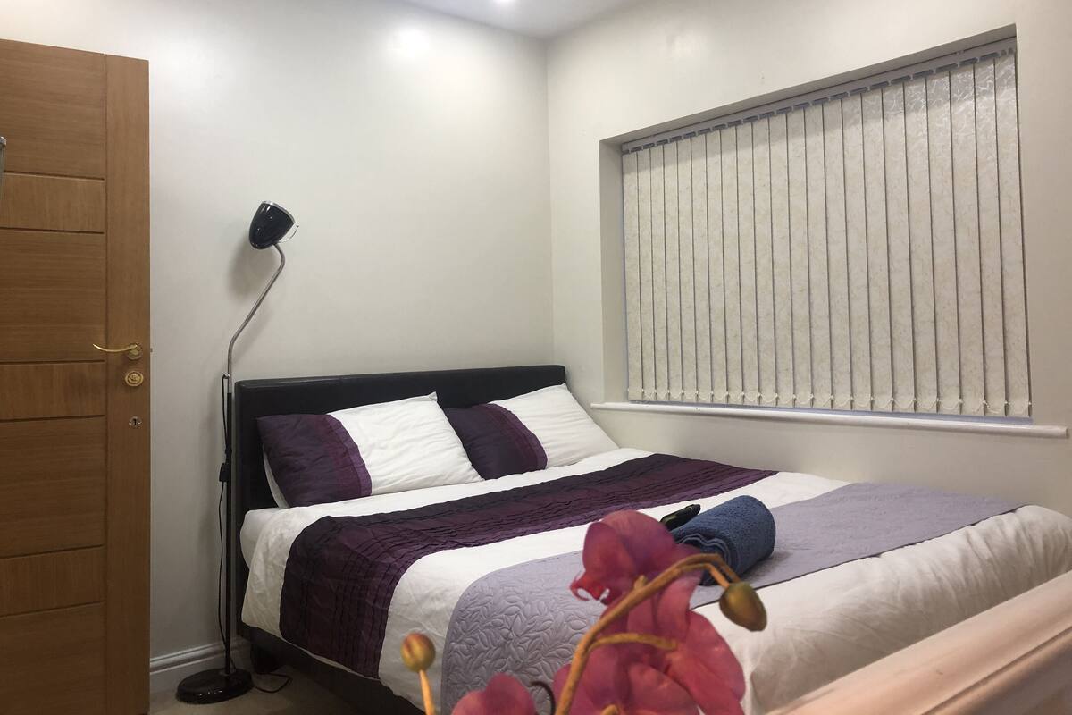 Deluxe Room, 1 Katil Kelamin (Double), Non Smoking | Seterika/papan seterika, Wi-fi percuma, dihias secara berasingan 