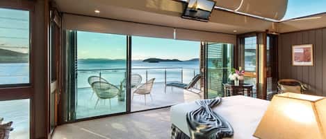 4 bedrooms, blackout curtains, iron/ironing board, free WiFi