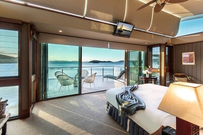 Yacht Club Villa 19 - Ocean Front with Private Pool, 2 Golf Buggies and transfers