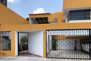 Property entrance - Collection O Frida Suites & Lounge (Querétaro)