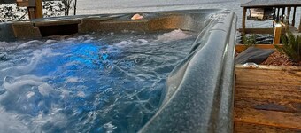 LAKEFRONT - kayak, fish, paddleboard, canoe, HOT TUB, golf -near Orlando