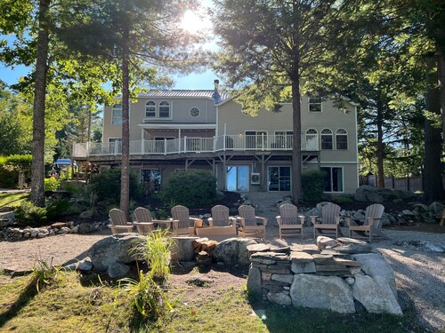 THE LIGHTSHIP ON MOOSE POND & PLEASANT MOUNTAIN - Sleeps 30!