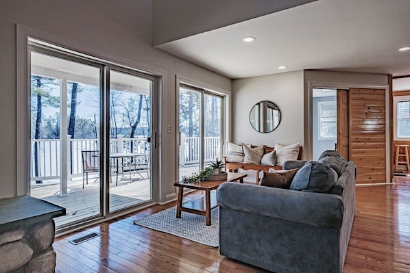 TV, fireplace - THE LIGHTSHIP ON MOOSE POND & PLEASANT MOUNTAIN - Sleeps 30! (Bridgton)