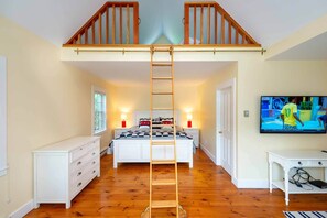 5 bedrooms, desk, iron/ironing board, free WiFi