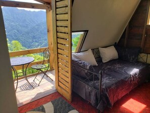 Una scrivania, ferro/asse da stiro, Wi-Fi gratuito, lenzuola