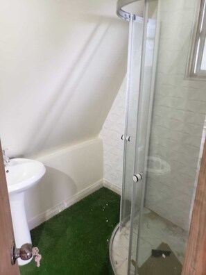 Bruser, håndklæder, Sæbe, Toiletpapir