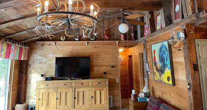 Beautiful Cabin with Gorgeous Riverbend View. Great for fishing! Newly Renovated