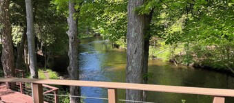 Beautiful Cabin with Gorgeous Riverbend View. Great for relaxation and fishing!