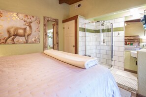 Spa - Beach to park in 9 min.  Most Convenient location to village amenities.    (Three Rivers)