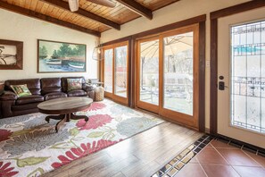 TV - Beach to park in 9 min.  Most Convenient location to village amenities.    (Three Rivers)