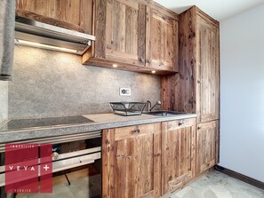 Kühlschrank, Ofen, Herdplatte, Geschirrspüler