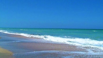 Beach nearby, sun loungers, beach towels