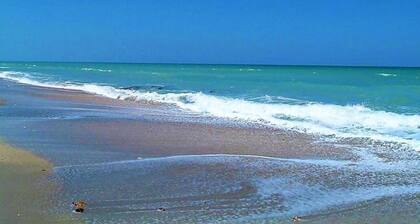 Tropical Decor Condo, Golf, Tennis, New Rec Center and minutes to private beach.