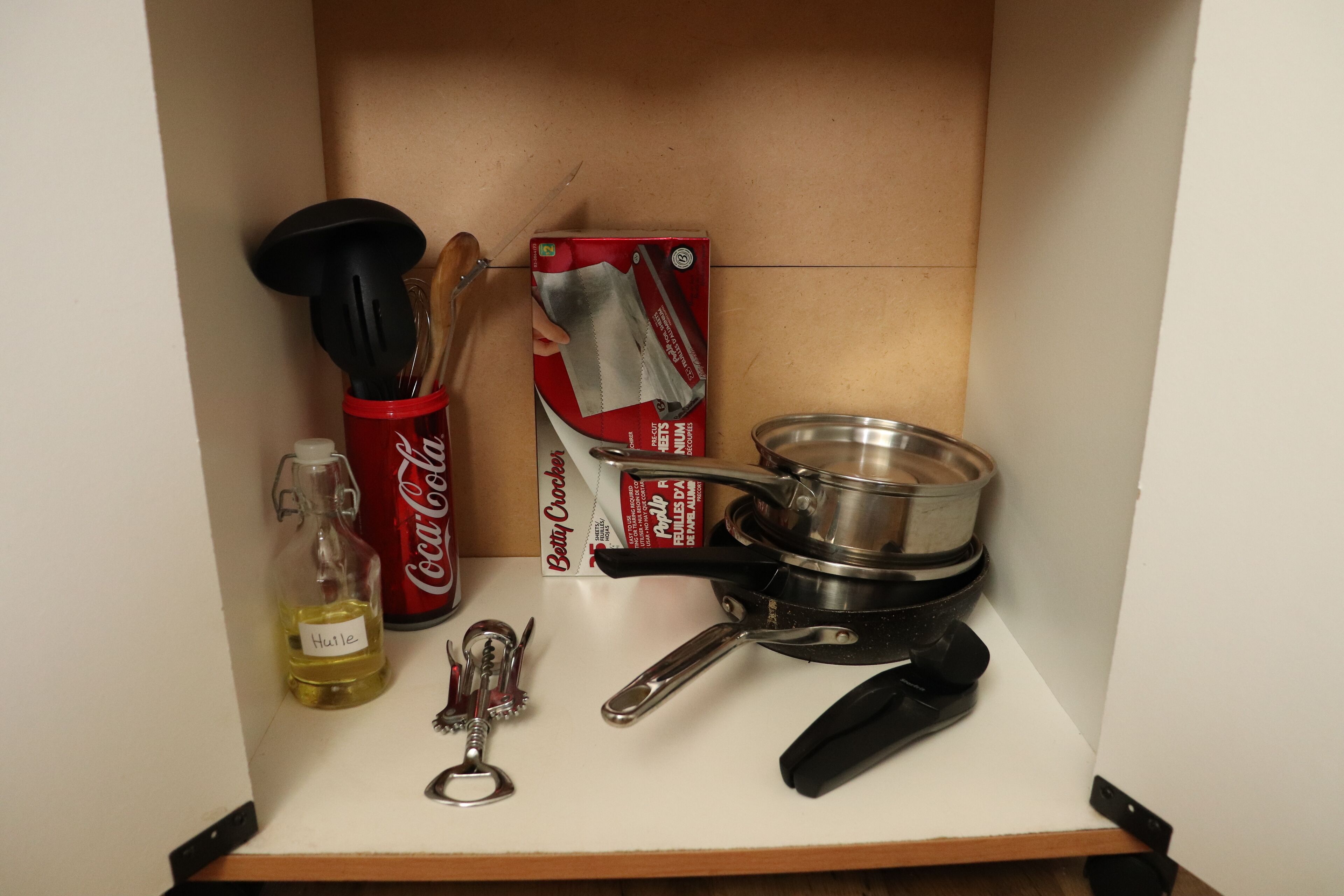 Fridge, microwave, oven, coffee/tea maker