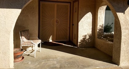 Tranquil 3BR, 2BA Condo at Indian Palms - near Coachella