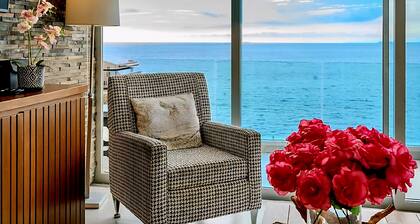 Exclusive Penthouse Oceanfront, small Condominium complex