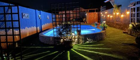 حمّام سباحة خارجي