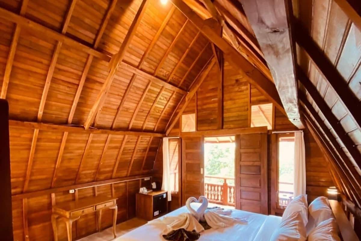 Casa de campo tradicional | 1 habitación, caja de seguridad en la habitación y escritorio