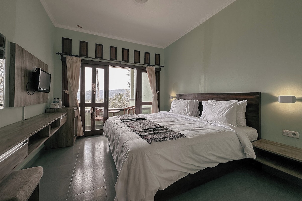 Habitación Deluxe | Baño | Regadera, pantuflas, toallas, jabón