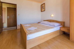 3 bedrooms, WiFi - Holiday flat with air conditioning and balcony (Dramalj)