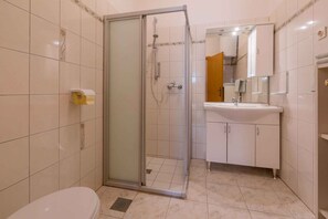 Shower - Holiday apartment mit Terrasse und Klimaanlage (Dramalj)