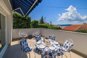 Outdoor dining - Holiday home mit Pool und Klimaanlage (Dramalj)