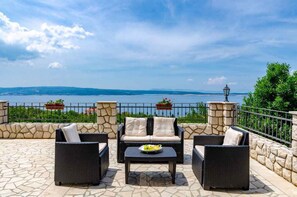 Terrace/patio - Holiday apartment with swimming pool, fitness room and billiards (Crikvenica)