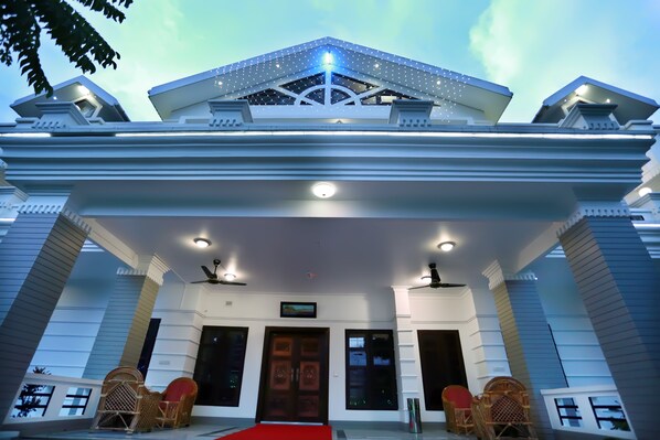 المنشأة من الخارج