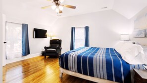 2 bedrooms, iron/ironing board, free WiFi, bed sheets - Close to USC & Ft Jackson; Walk to Paved Riverwalk Trail, Cafes & Pubs (West Columbia)