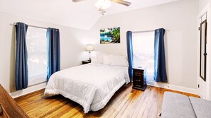 2 bedrooms, iron/ironing board, free WiFi, bed sheets - Close to USC & Ft Jackson; Walk to Paved Riverwalk Trail, Cafes & Pubs (West Columbia)