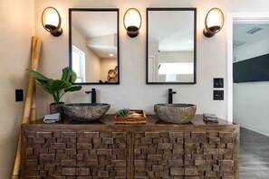 Interior - Pool, Hot Tub, 50 steps to sand, Pool table (St. Augustine)