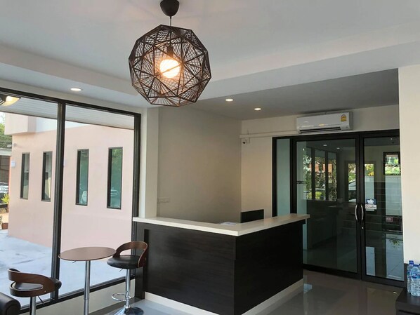 ฝ่ายต้อนรับ