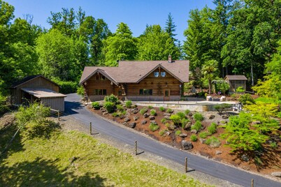 Log Home on the Saintiam River in Albany, Oregon