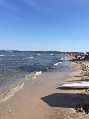 Chaises longues, serviettes de plage