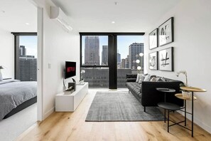 TV, Netflix, streaming services - New York style Collins St CBD Apartment + Gym (Melbourne)