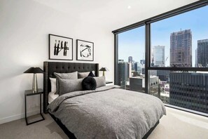 1 bedroom, laptop workspace, iron/ironing board, travel cot - New York style Collins St CBD Apartment + Gym (Melbourne)