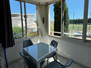 تناول الطعام