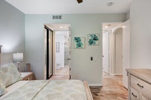 1 habitación, tabla de planchar con plancha, wifi gratis y ropa de cama 