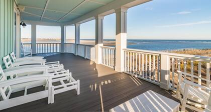 Paradise Point: Luxury Beachfront Home with Views