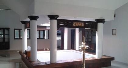 SOADHADRAM THE PALACE: UN BRILLO TRADICIONAL DE BUNES UBICADO EN UNA HERMOSA ALDEA