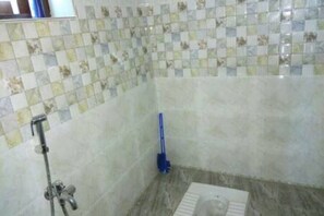 タオル、シャンプー、トイレットペーパー