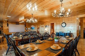 Dining - Luxury 8 BR With 180 Views! Close To Town! (Sevierville)