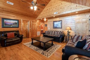 Flachbildfernseher, Kamin, Videospiele, Netflix