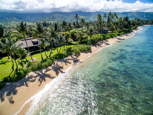Nykyaikainen havaiji asuu rauhallisella pohjoisrannan rannalla