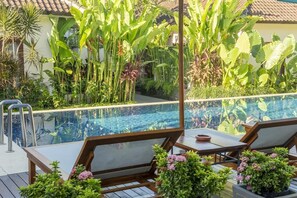 Piscina all'aperto, una piscina riscaldata