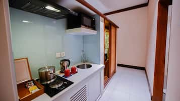 Microwave, coffee/tea maker, electric kettle, cookware/dishes/utensils