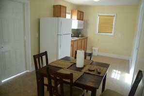 Comfort Villa | Living area - Creekside cottagges (Rolleville)