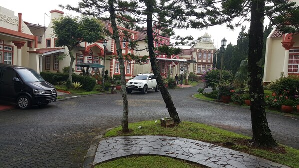Property grounds - Villa Kota Bunga Homey ( R9 / 14 Eindhoven ) (Bogor)